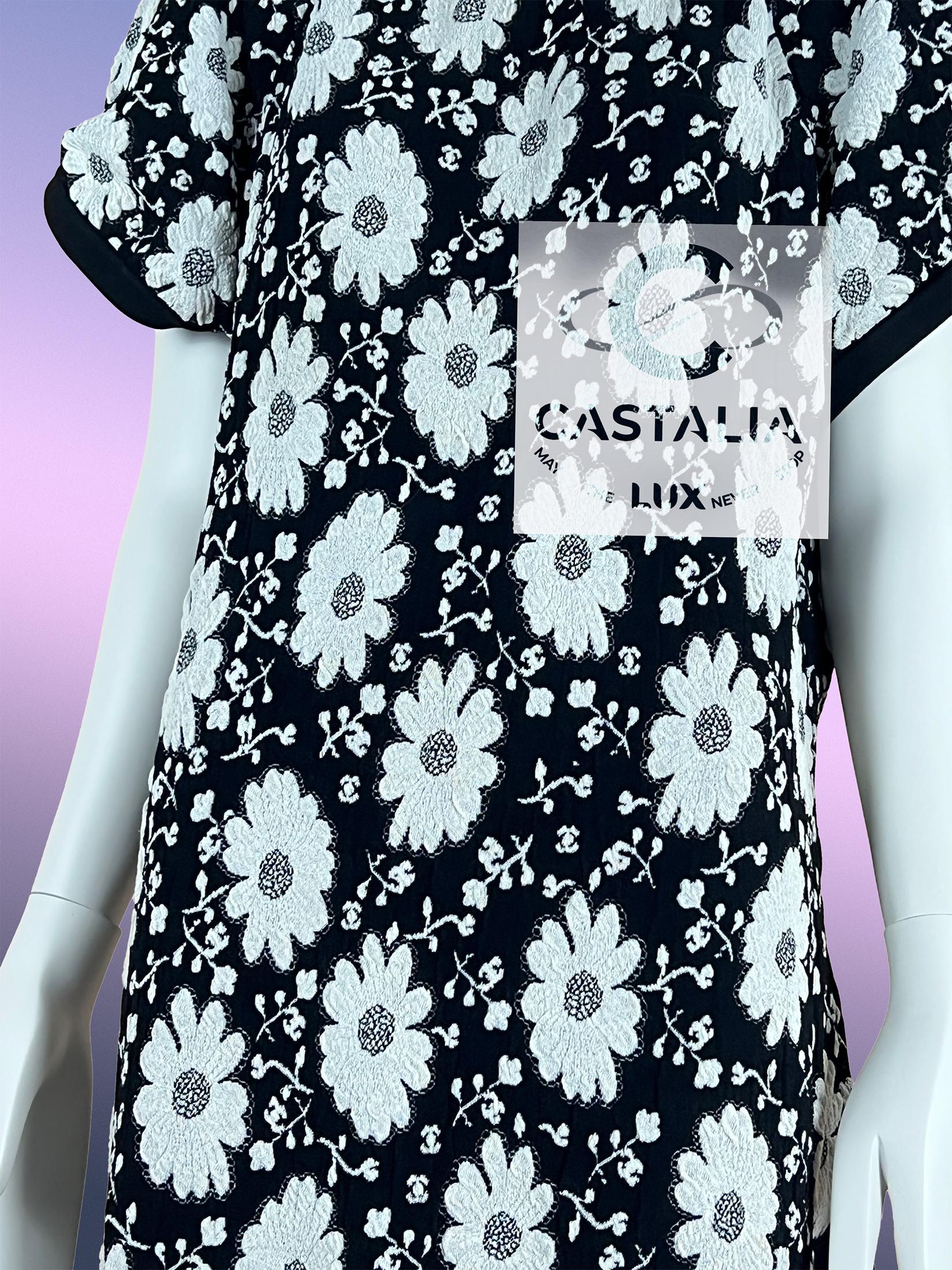 Chanel Monochrome CC Logo Camellia Dress 34 FR For Sale 11