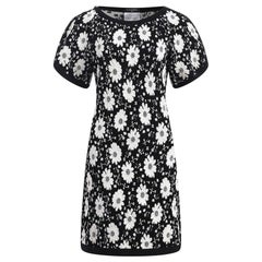 Chanel - Robe camélia monochrome avec logo CC 34 FR