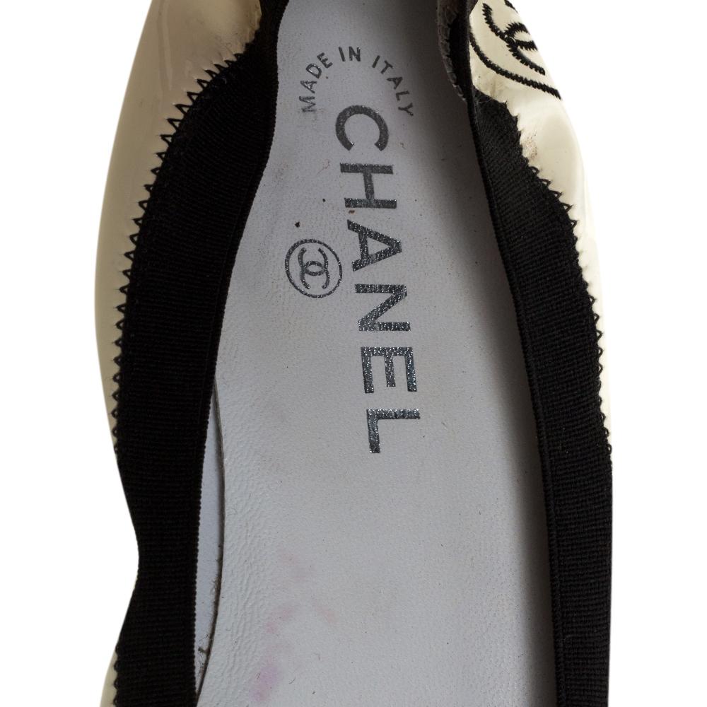 Chanel Monochrome Patent Leather CC Scrunch Ballet Flats Size 39 1