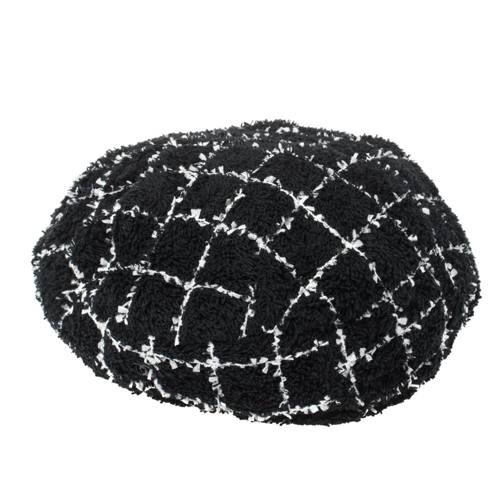Create a wow look by completing your ensemble with this pretty beret from Chanel. It is rendered in tweed cotton and features a monochrome design all over. The beret looks very feminine and is shaped to offer a comfortable fit.

Includes: Original