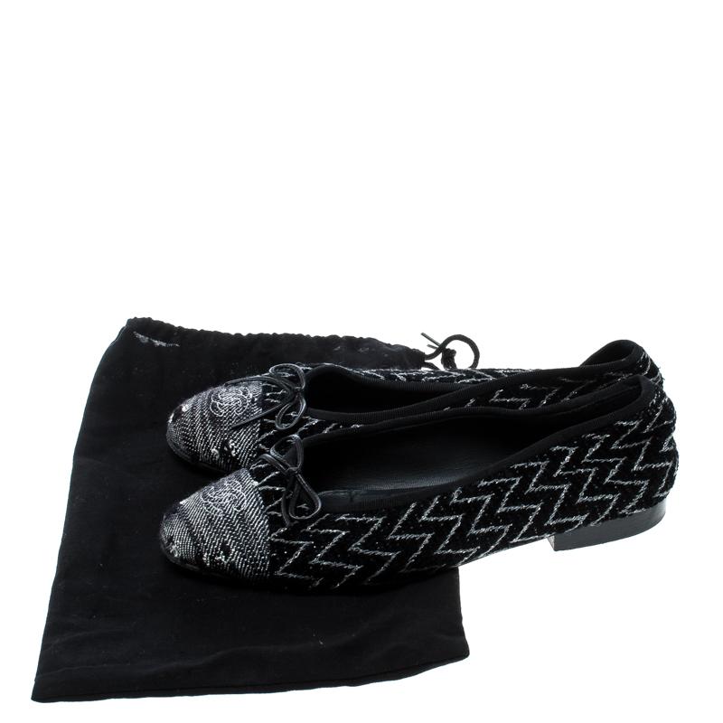 Chanel Monochrome Tweed Cap Toe CC Bow Ballet Flats Size 38 3