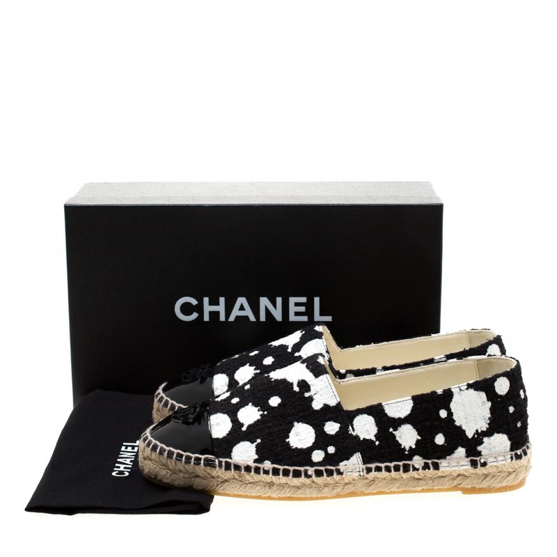 Chanel Monochrome Tweed Fabric And Patent Leather CC Cap Toe Espadrilles Size 39 3