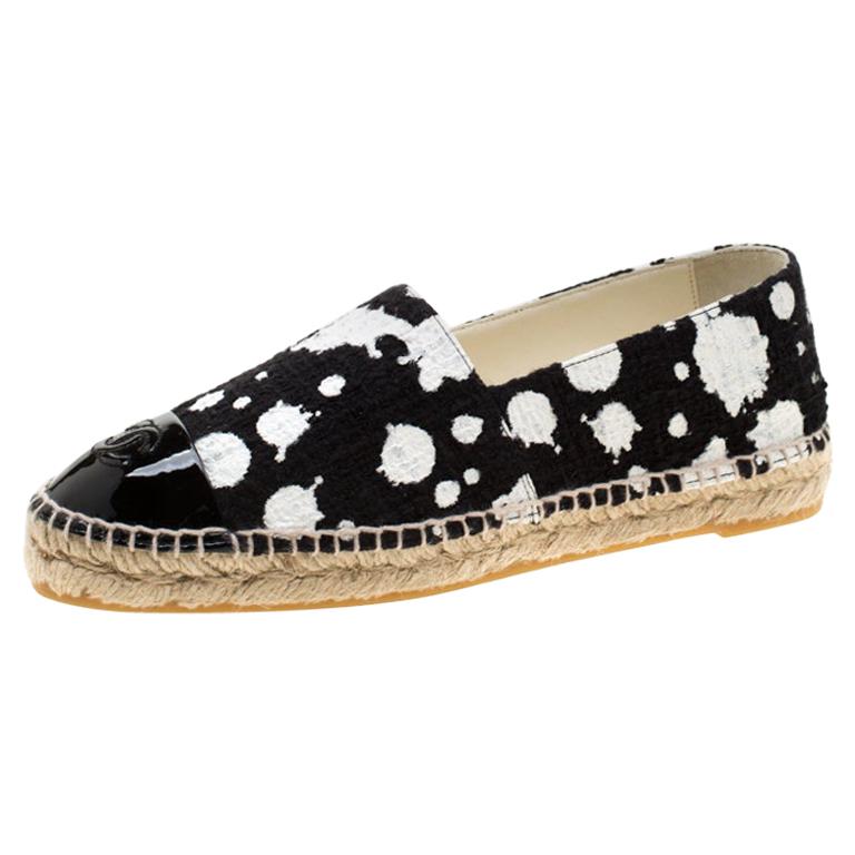 Chanel Monochrome Tweed Fabric And Patent Leather CC Cap Toe Espadrilles Size 39