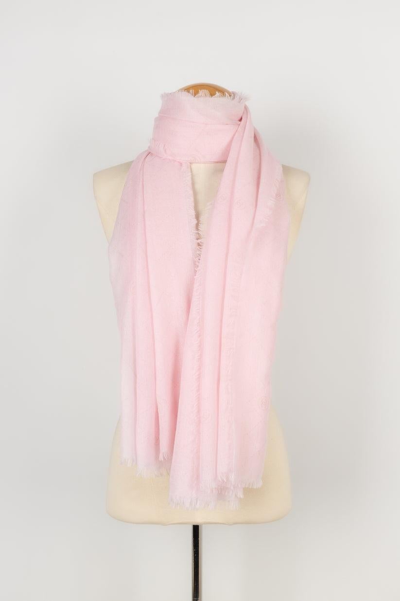 Chanel - (Made in Italy) Monogrammed pink cashmere stole.

Additional information:
Condition: Very good condition
Dimensions: 47 cm x 190 cm

Seller Reference: FFC9