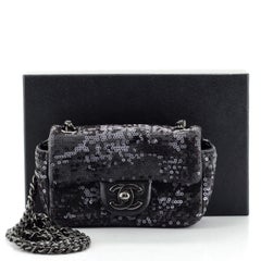 Chanel - Sac à rabat Moonlight On The Water Extra Mini en cuir d'agneau orné de sequins