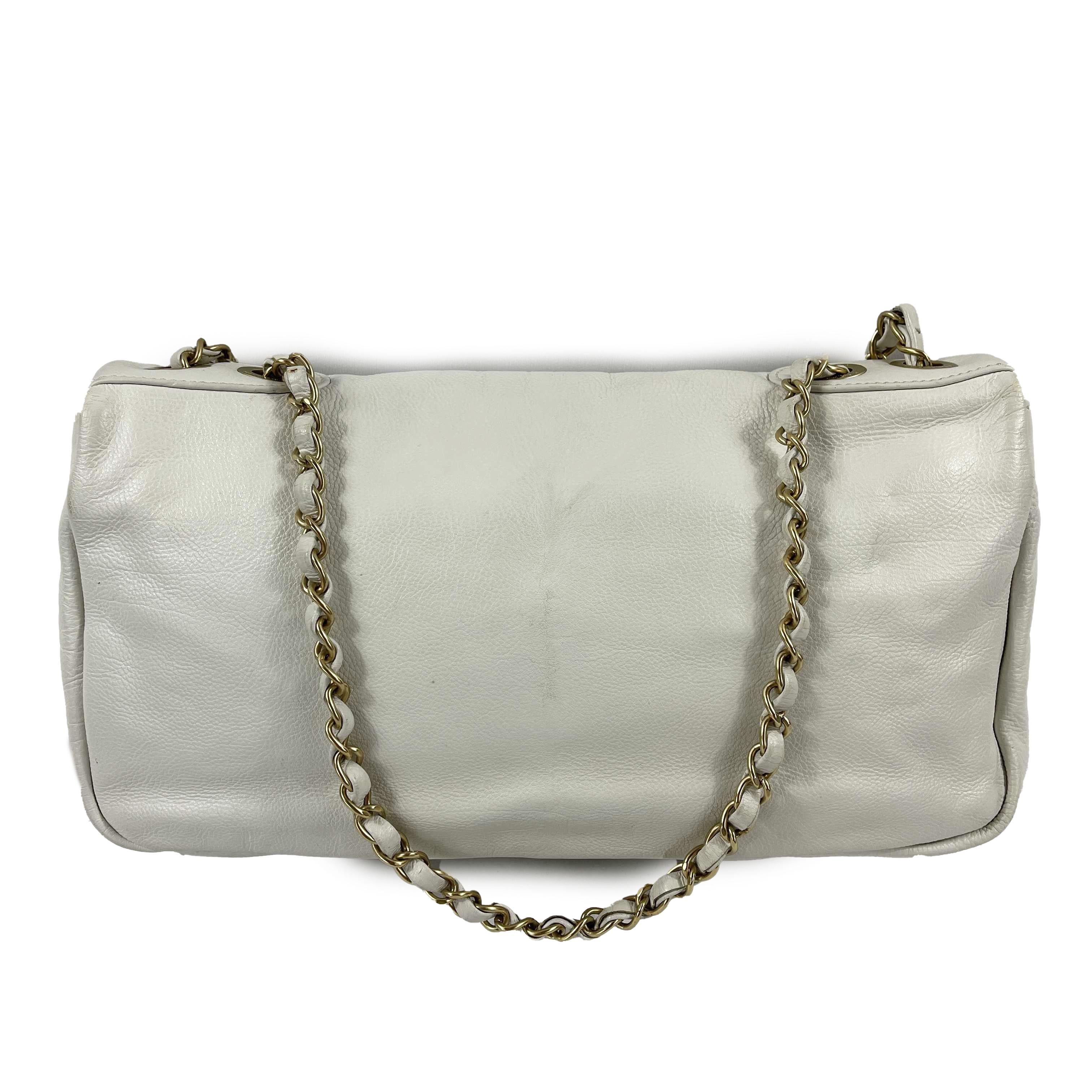 CHANEL - Mosaic Metal East West Maxi Calfskin Flap White Shoulder / Crossbody

Description

2009 Cruise Collection.
CC logo on front flap features a mosaic metal detail in silver, gold and pewter.
Matte gold hardware.
Soft construction in calfskin