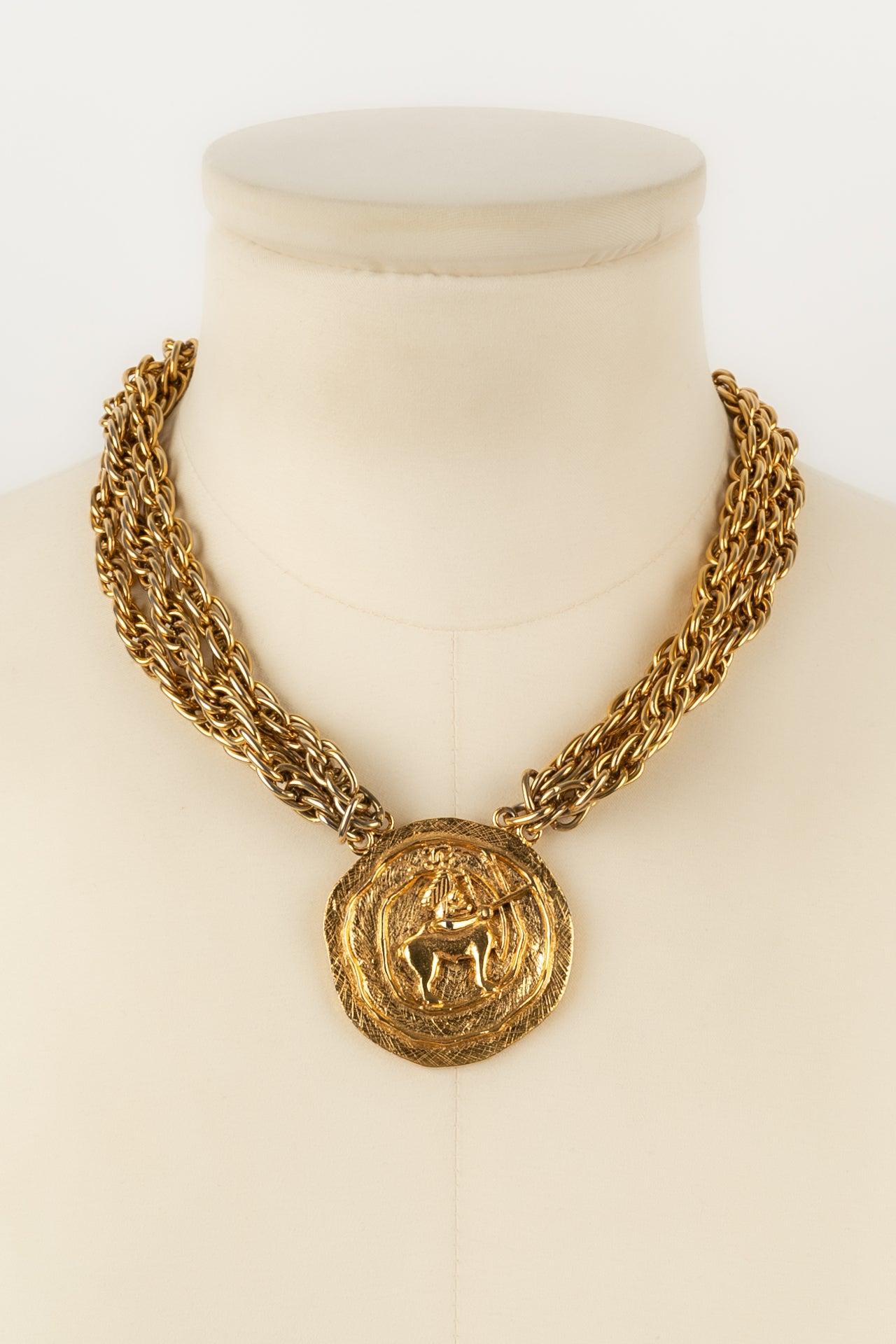 Women's Chanel Multi Chain Necklace in Gold Metal and Engraved Medallion For Sale