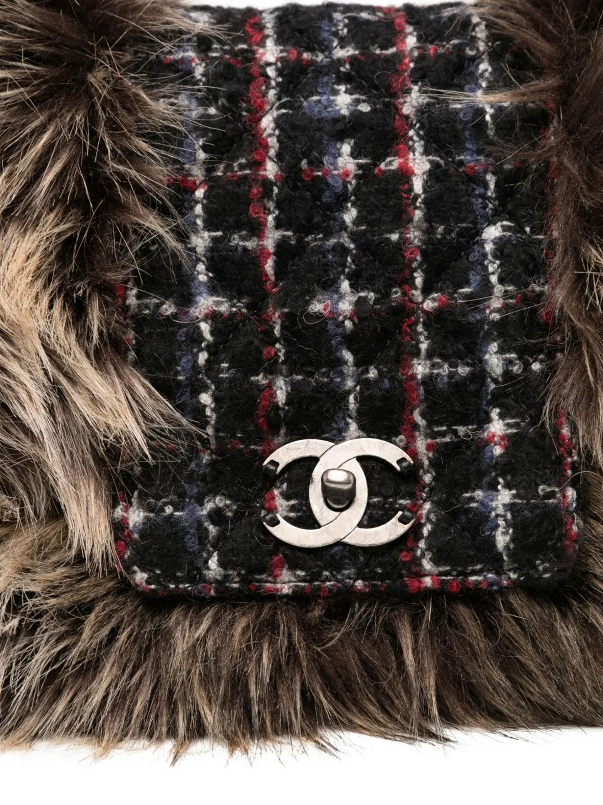 Chanel Multi Color Classic Flap Faux Fur Tweed Should Bag Negro en venta