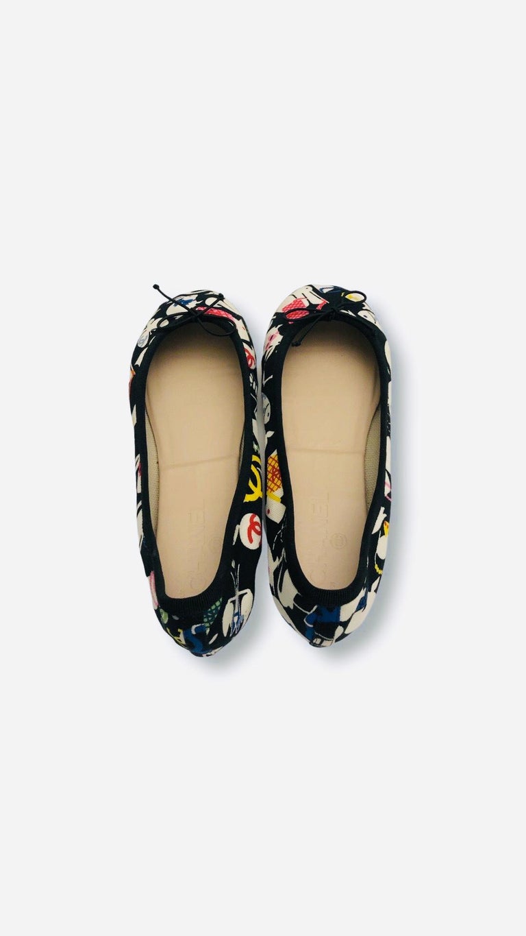 Chanel Multi Coloured Canvas Printed Flats  In Good Condition For Sale In Sheung Wan, HK
