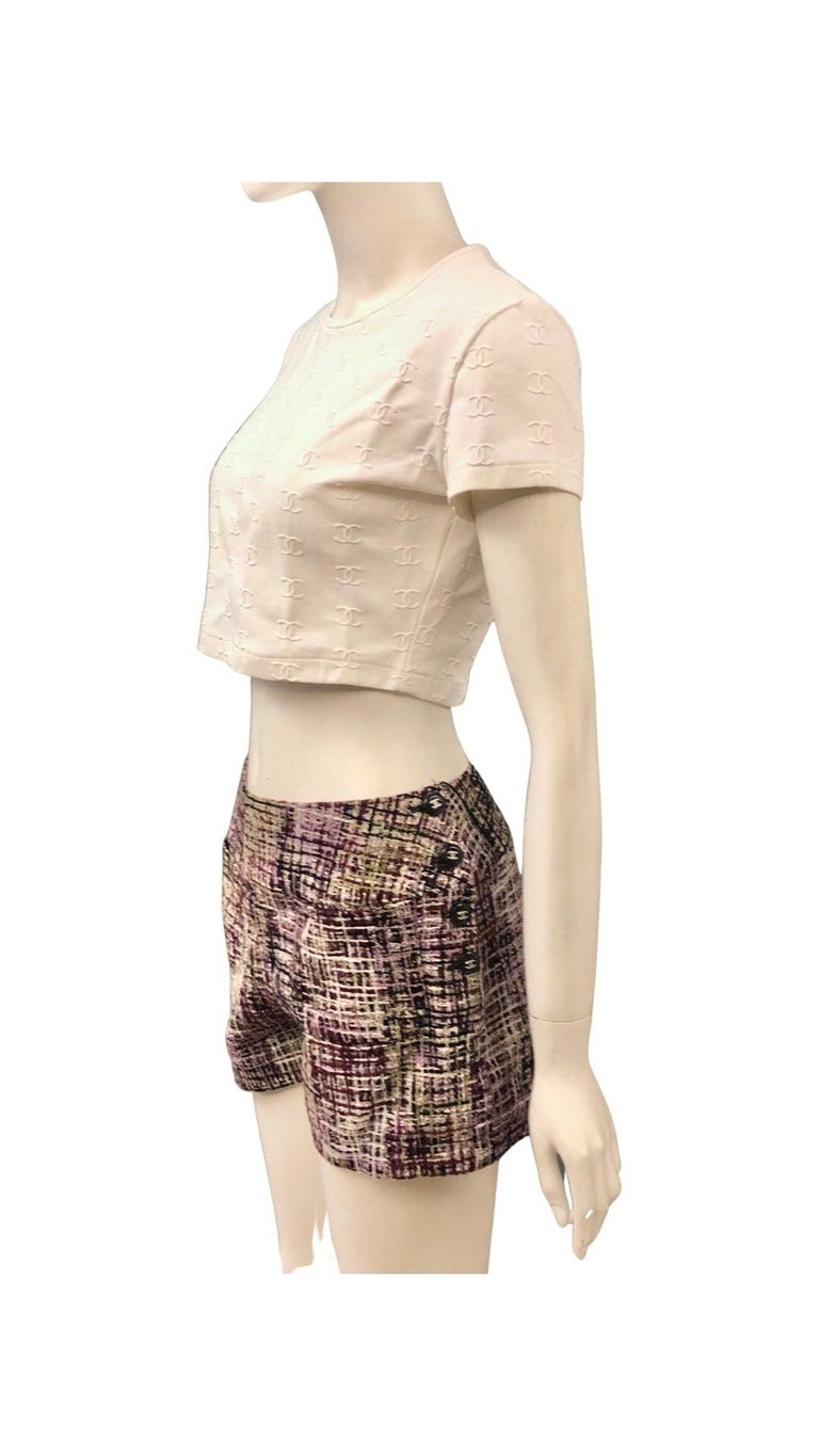 Chanel Multi-Coloured Tweed Short  In Excellent Condition For Sale In Sheung Wan, HK