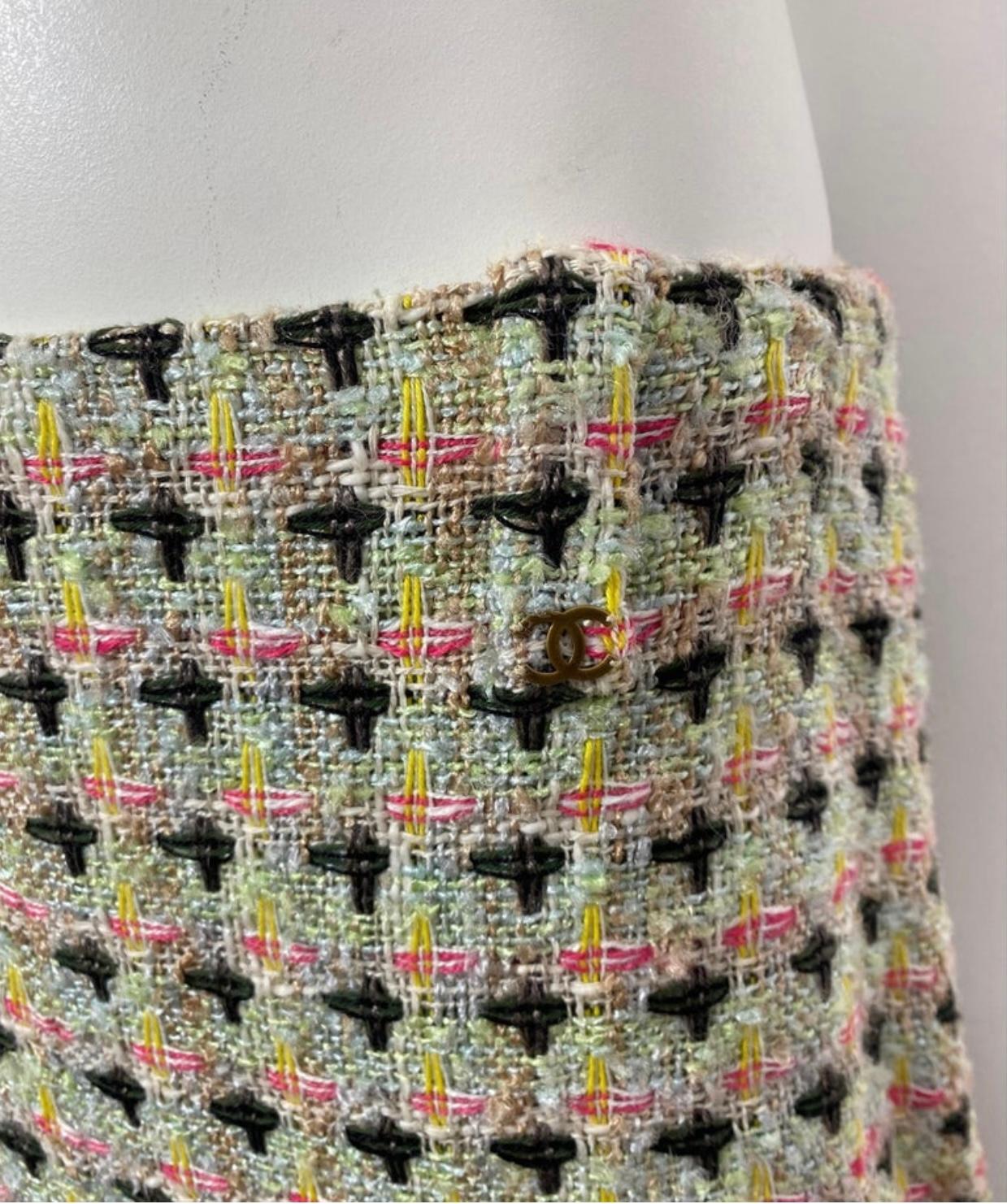 Brown Chanel Runway Spring 2002 Pastel Patterned Lightweight Tweed Skirt-Size 40 For Sale