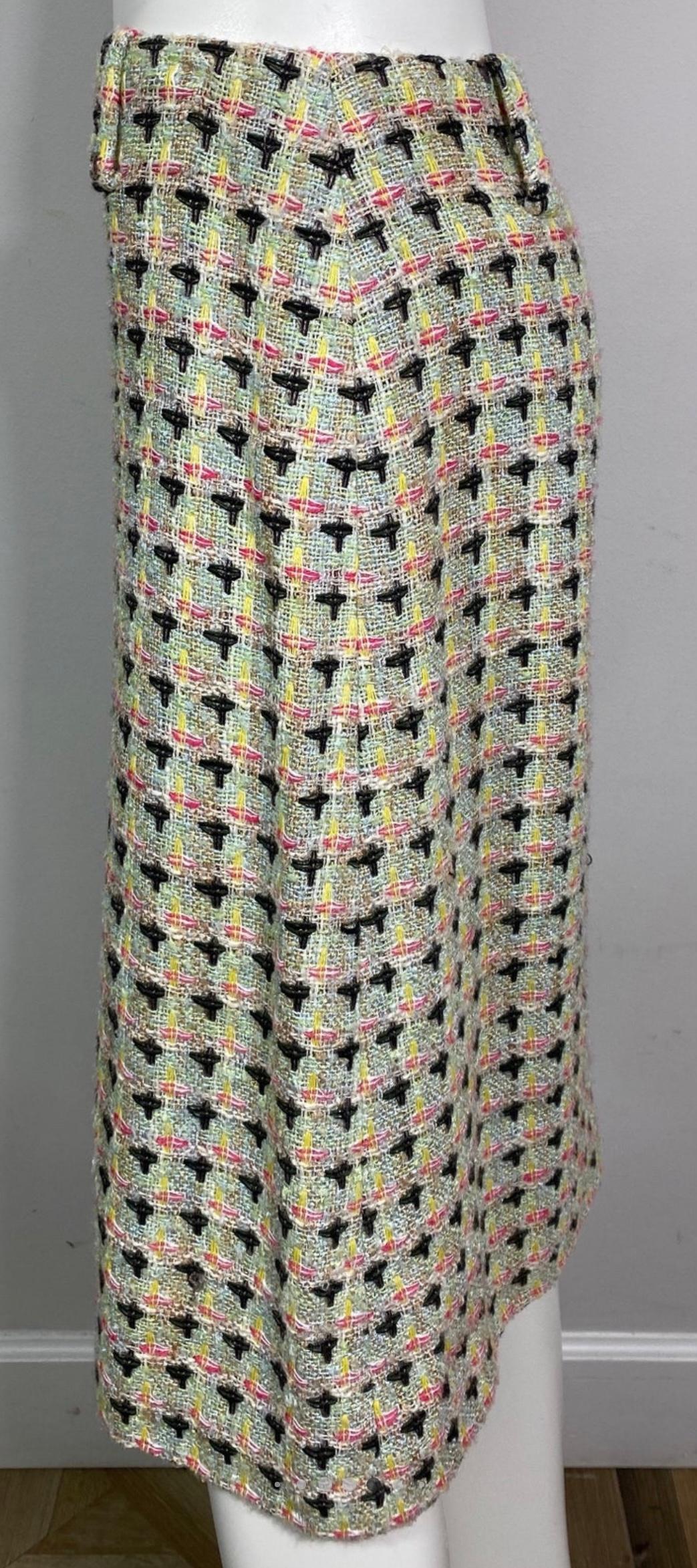 Women's Chanel Runway Spring 2002 Pastel Patterned Lightweight Tweed Skirt-Size 40 For Sale