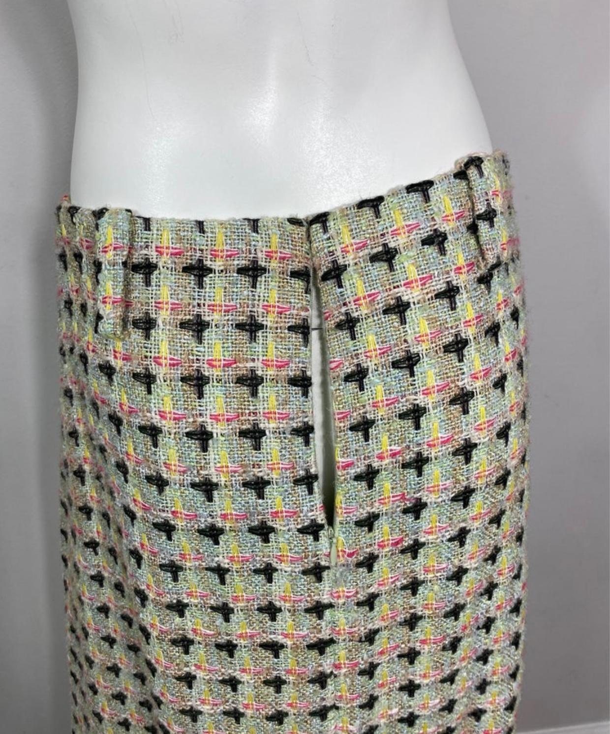 Chanel Runway Spring 2002 Pastel Patterned Lightweight Tweed Skirt-Size 40 For Sale 2