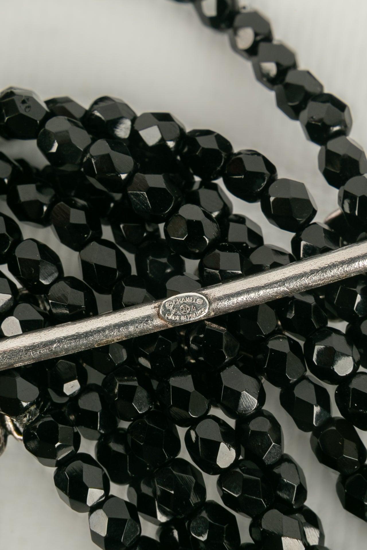 Chanel Mehrreihige Halskette aus schwarzen Glasperlen in Schwarz im Angebot 3