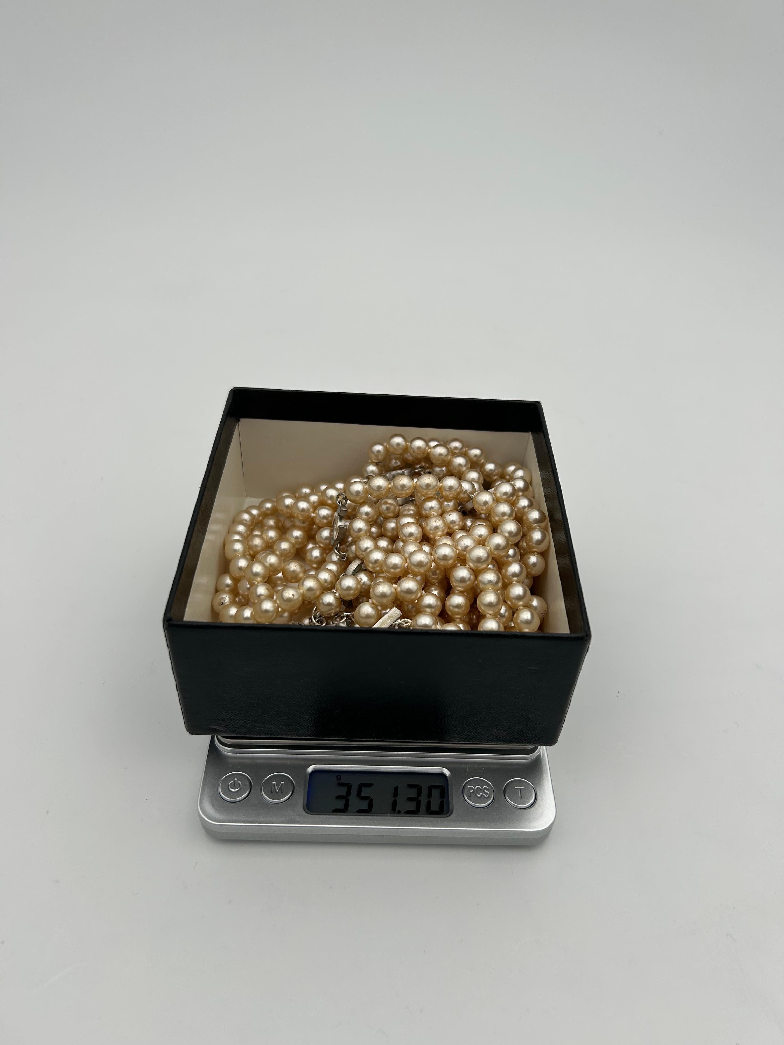 Chanel Mehrreihige Perlenkette 2005 im Angebot 6