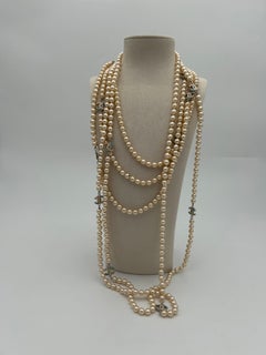 Chanel Collar de perlas en varias filas 2005