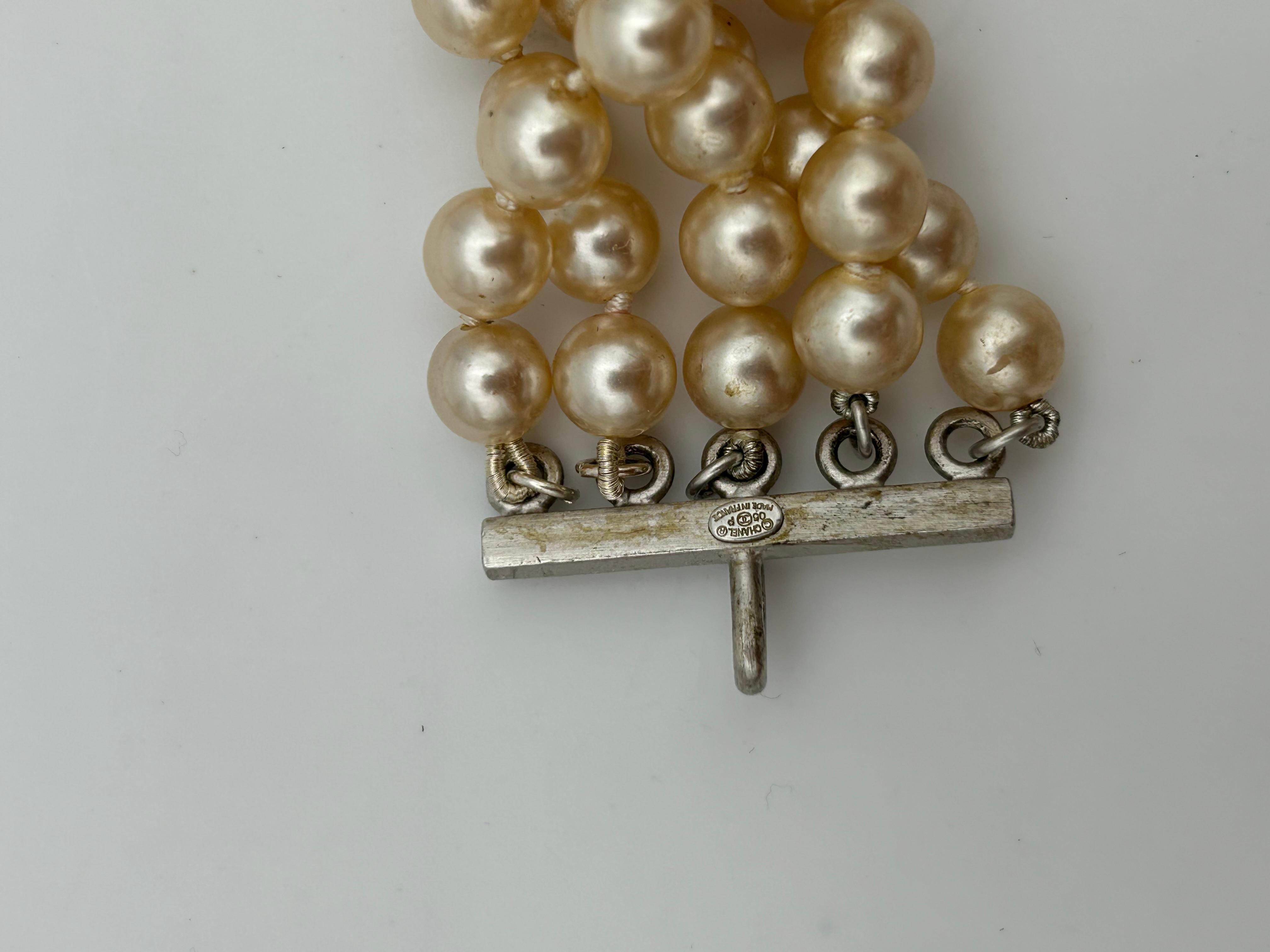 Chanel Mehrreihige Perlenkette 2005 im Angebot 3