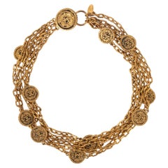 Chanel Collier court à plusieurs rangs avec chaînes en métal doré