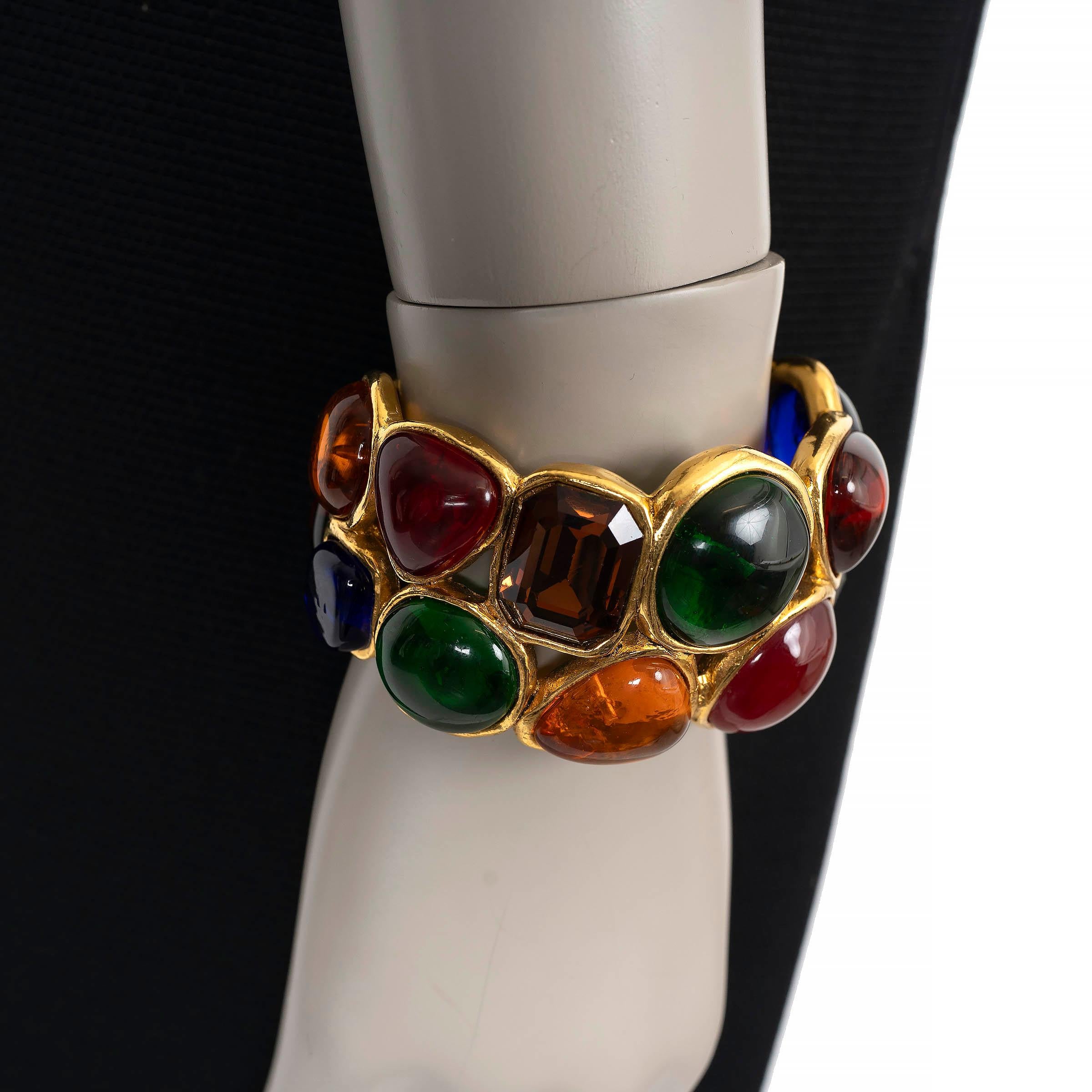 CHANEL multicolor 91A GRIPOIX GLASS Cuff Bracelet Pour femmes en vente
