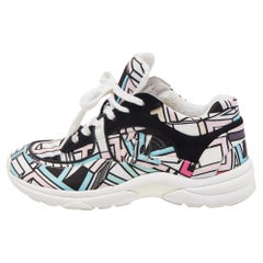 Chanel Multicolor Abstrakter Druck Satin und Wildleder CC Logo Trainer Low Top Turnschuhe mit abstraktem Druck