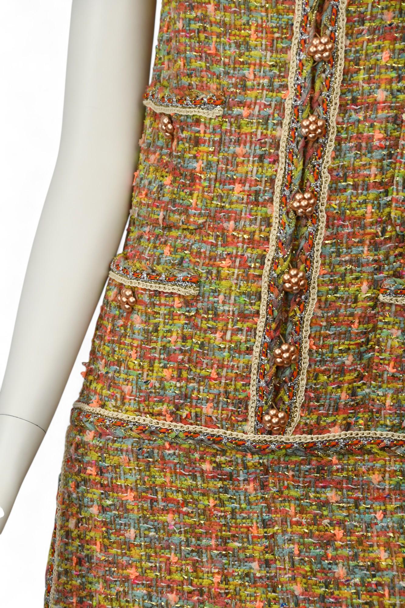 Chanel Vestido Bouclé Multicolor Sin Mangas  Talla 4 US en Excelente estado para la venta en West Hartford, CT