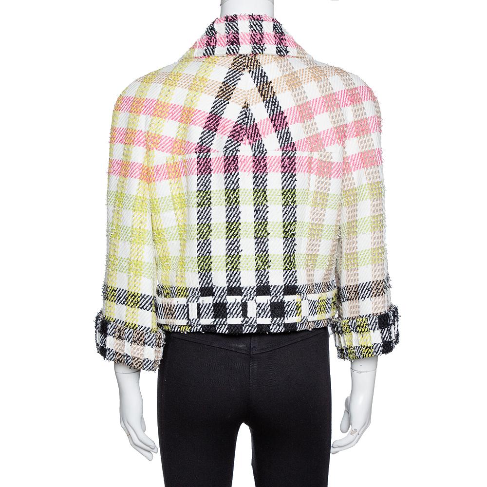 Chanel creations are coveted around the world for their timeless aesthetic and exquisite craftsmanship. This jacket is no different. Crafted from tweed, it comes adorned in lovely hues and a checked pattern all over. It is great for special