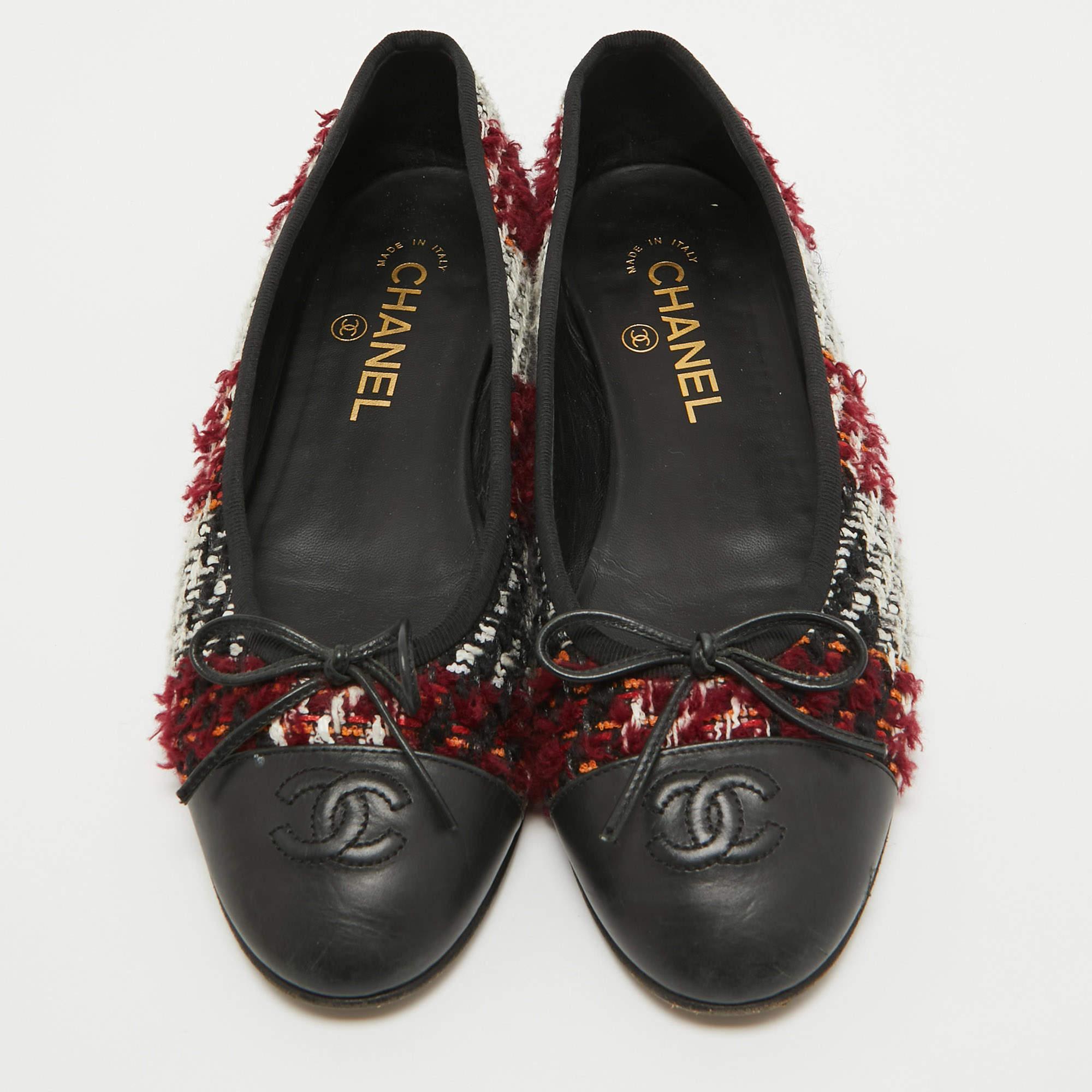 Chanel Multicolor Fabric and Leather CC Ballet Flats Size 38.5 In Good Condition In Dubai, Al Qouz 2