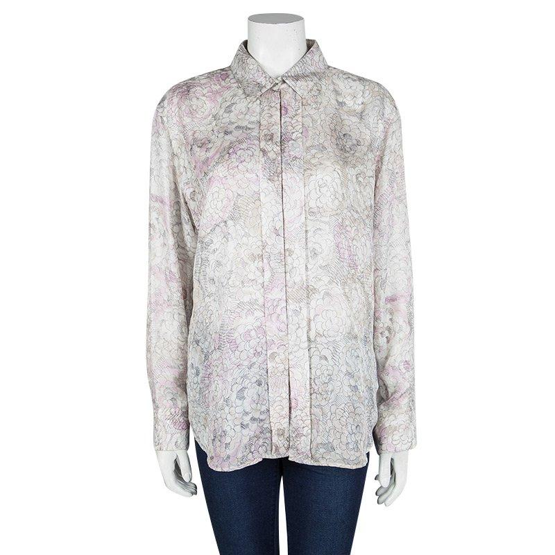 This blouse from Chanel is here to make you look fashionably divine. Made from silk, the blouse has a collar neckline, long sleeves, and floral prints in multiple shades splayed all over. You can wear it with high waist pants and So Kate