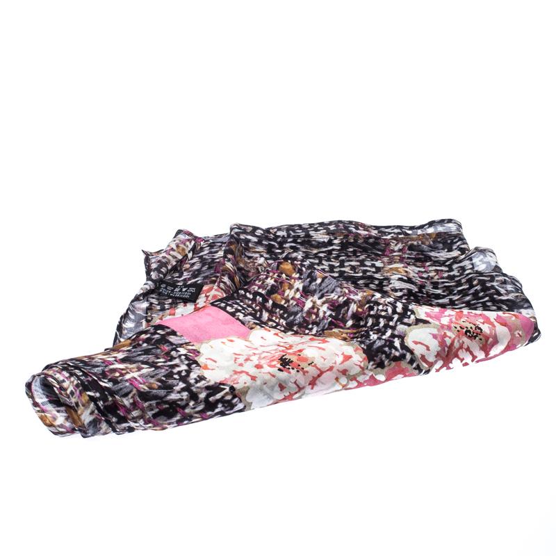 Beautifully cut from silk, this Chanel scarf features gorgeous floral prints in varied colours all over. It is finished with hemmed edges. Make this gorgeous scarf yours today, and flaunt it like a fashionista!

Includes: The Luxury Closet
