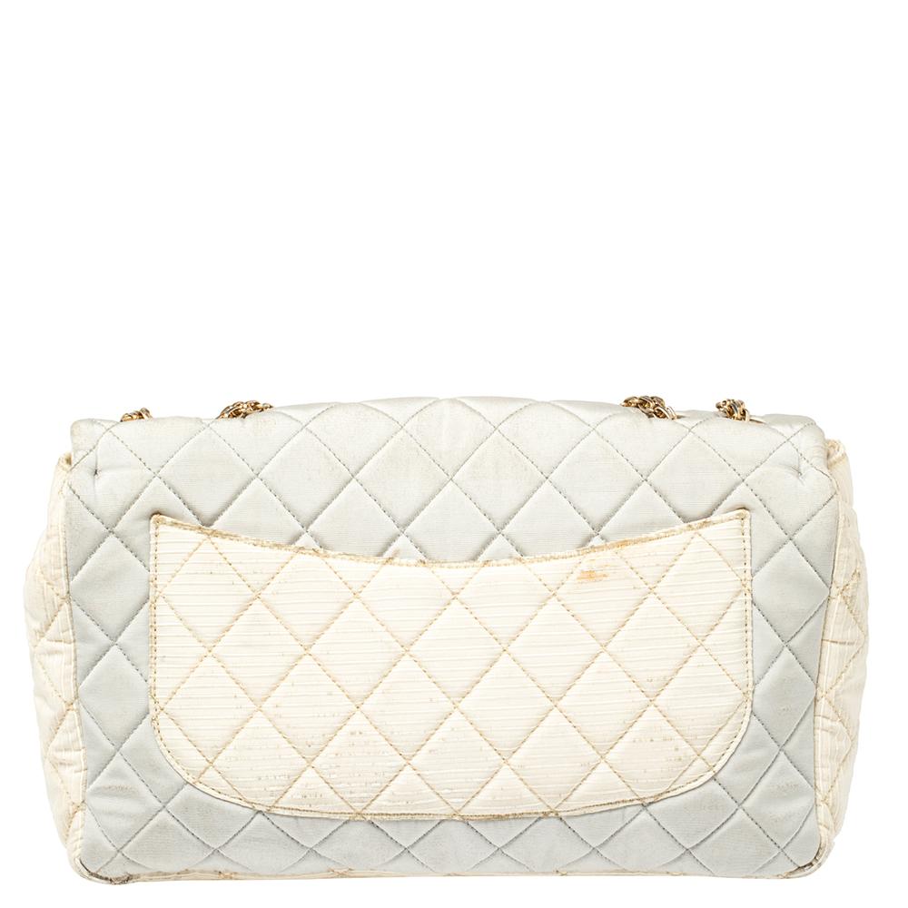 Every Chanel creation carries an irreplaceable style, like this stunner, Reissue 2.55 Classic 227 flap bag. It has been exquisitely crafted from jersey fabric in a quilted pattern. It comes with a fabric-lined interior that houses slip pockets and a