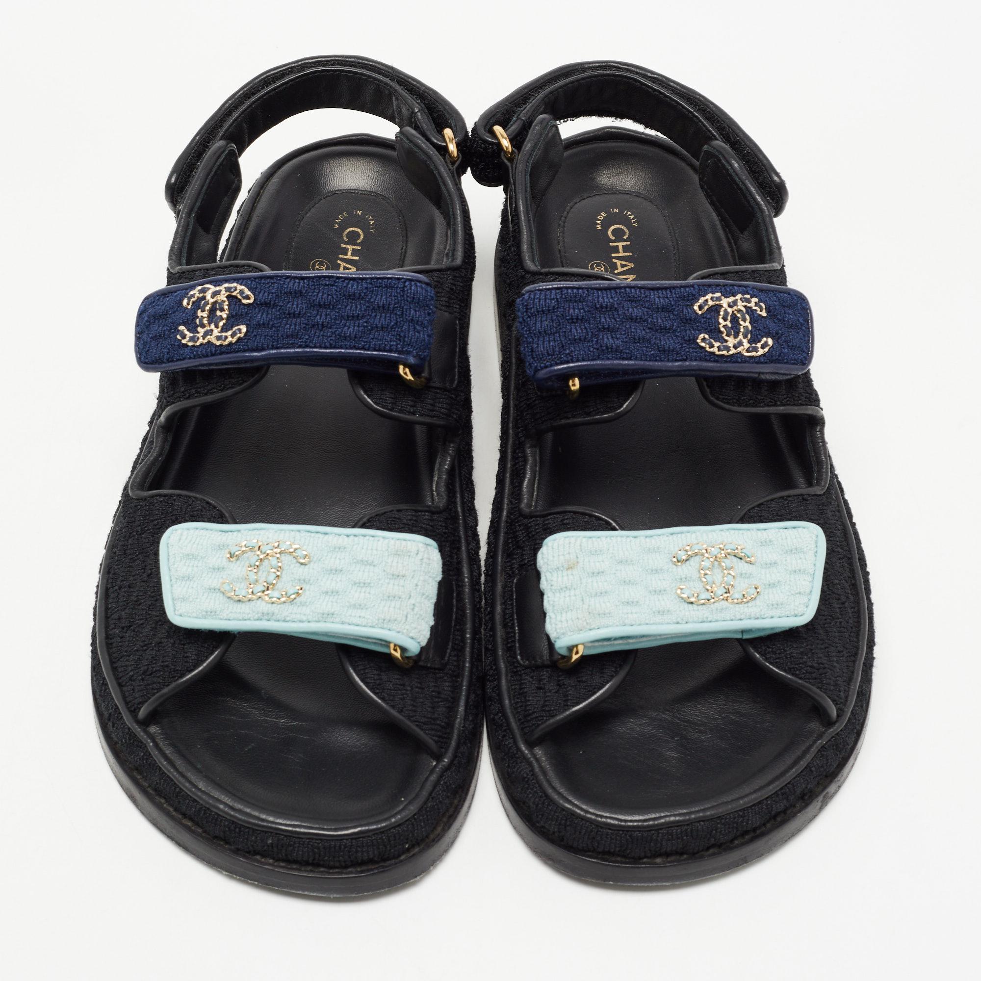Complement your well-put-together outfit with these authentic designer shoes. Timeless and classy, they have an amazing construction for enduring quality and comfortable fit.

Includes: Original Dustbag, Original Box, Info Booklet
