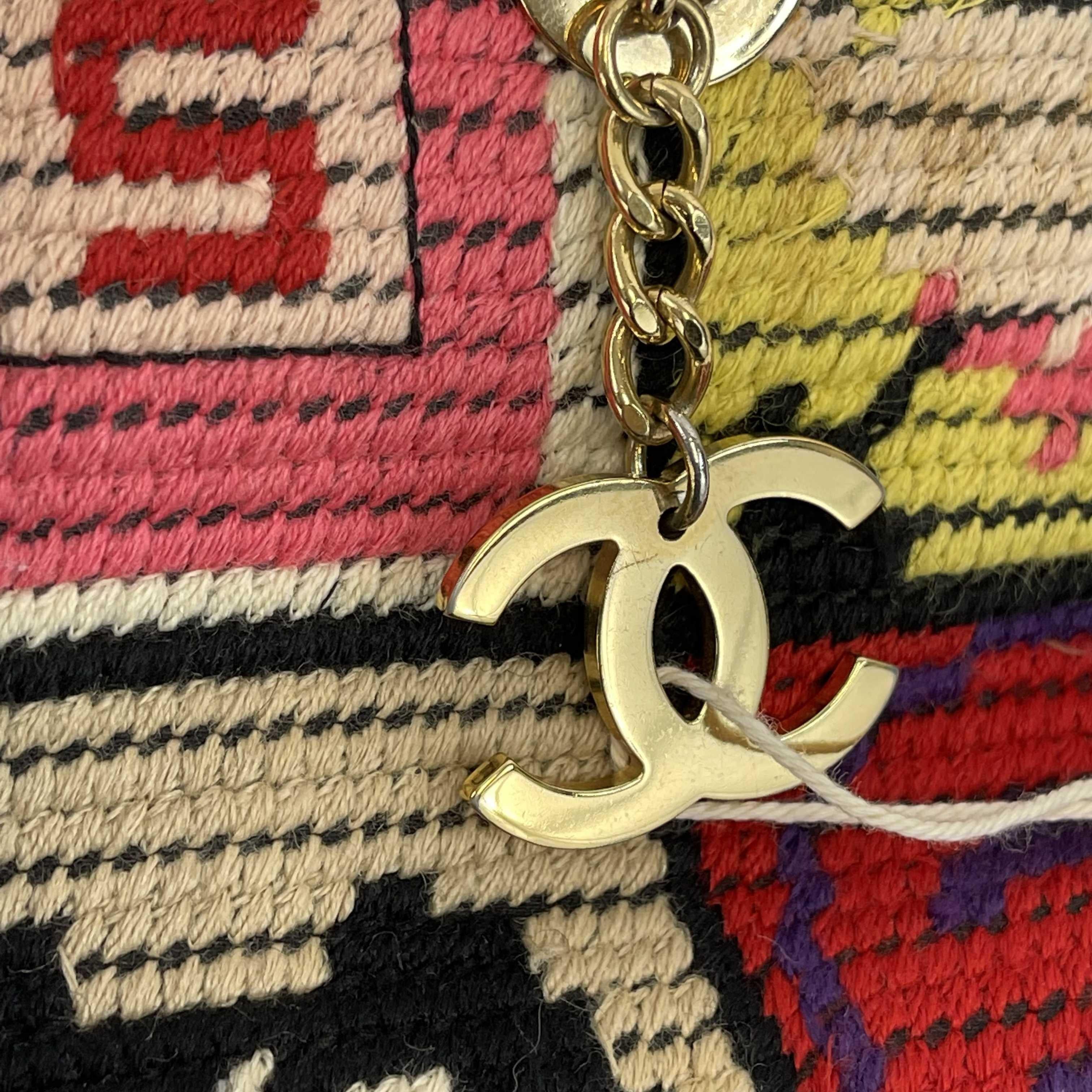 CHANEL - Multicolor Knit Needlepoint Patchwork CC Shoulder Bag 3