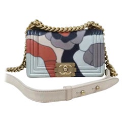 Mehrfarbige Camelia Boy Tasche aus Lammfell in limitierter Auflage mit Patchwork