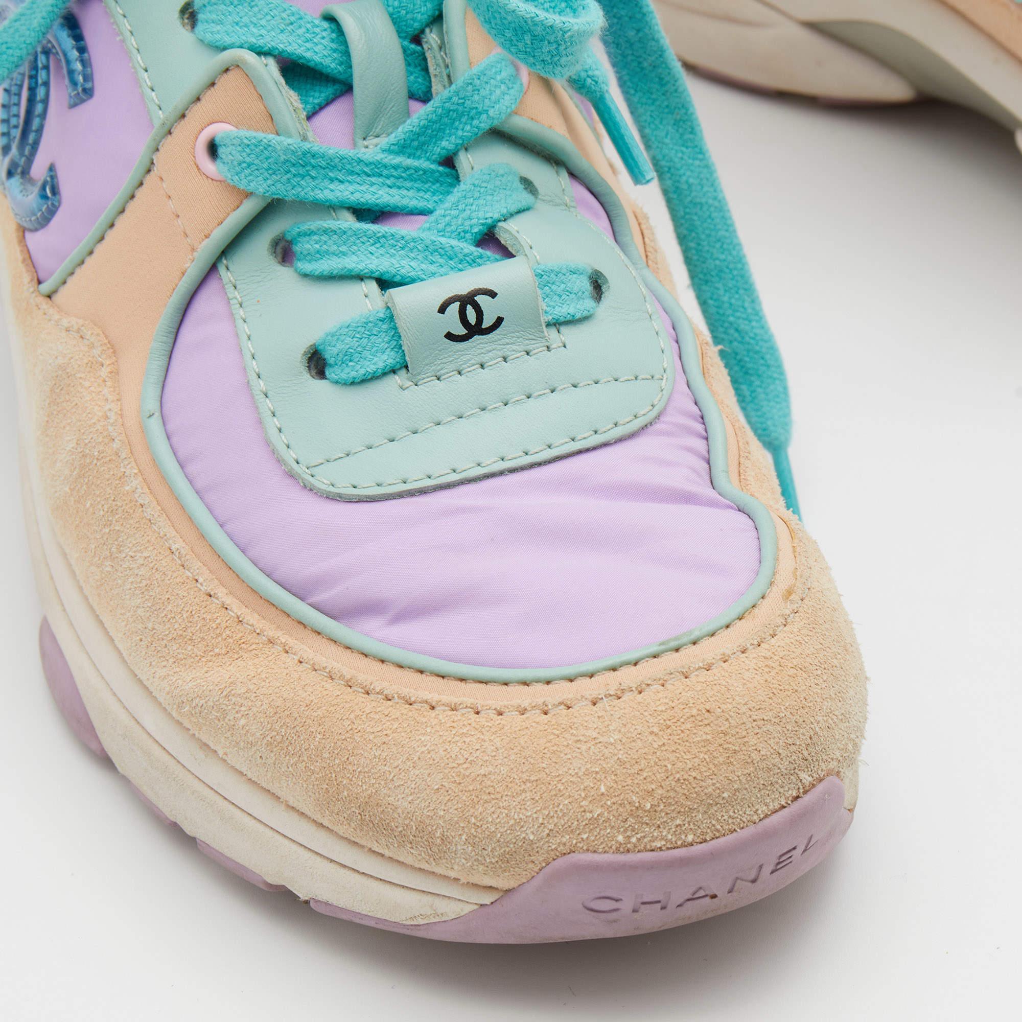 Baskets basses Chanel en cuir et tissu multicolore CC, Taille 36,5 1