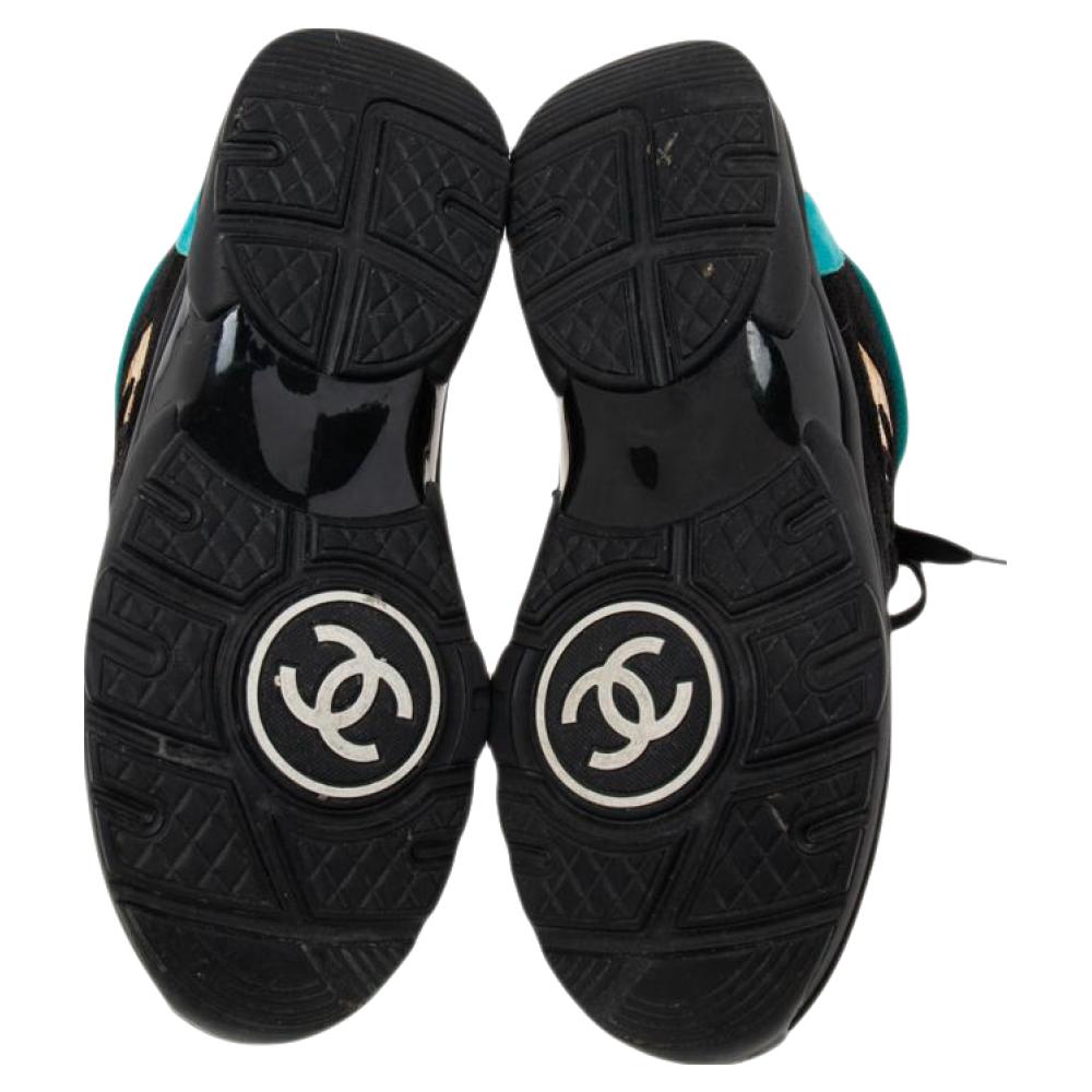 Chanel Multicolor Leather and Suede CC Sneakers Size 37 In Good Condition In Dubai, Al Qouz 2