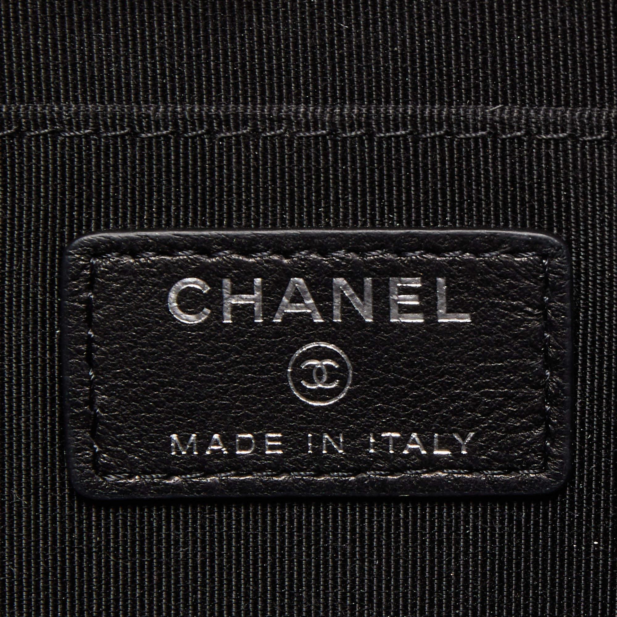 Chanel Mehrfarbige CC Clutch aus Leder Damen im Angebot