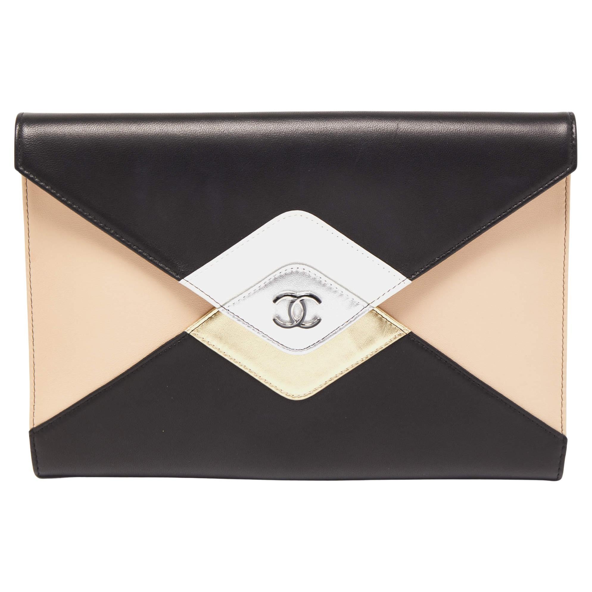 Chanel Mehrfarbige CC Clutch aus Leder im Angebot