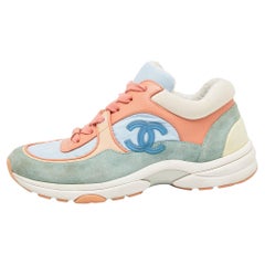 Chanel Mehrfarbige Low-Top-Turnschuhe aus Nylon, Wildleder und Leder CC Größe 37