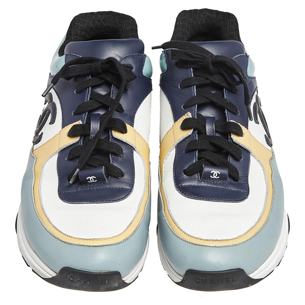 Made to provide comfort, these sneakers by Chanel are trendy and stylish. They've been crafted from a blend of quality materials and designed with lace-up vamps, the CC logo on the sides, and rubber soles. Wear them with your casual outfits for a