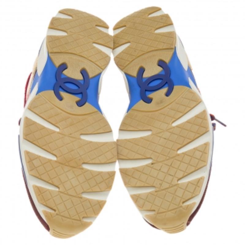 Marrone Chanel - Scarpe da ginnastica basse in pelle verniciata e tweed CC multicolore, misura 38,5 in vendita