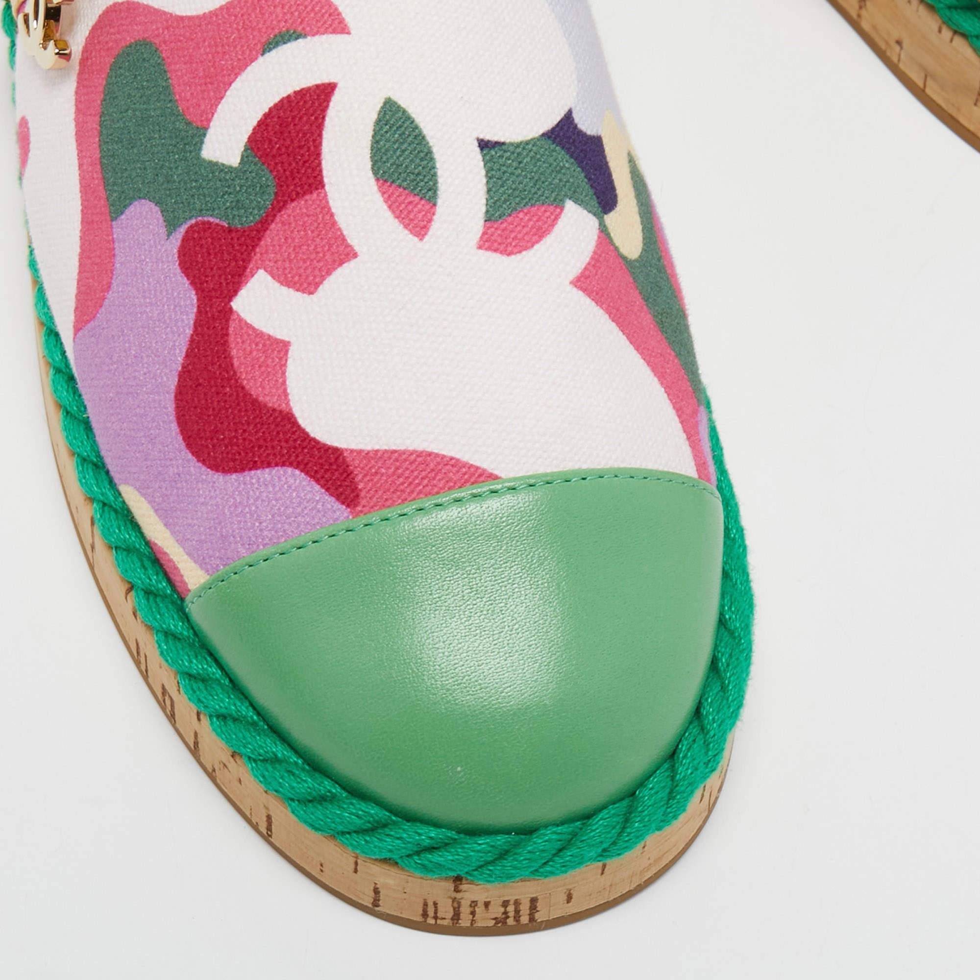 Chanel Multicolor Printed Canvas and Leather CC Chain Link Slingback Flats Size  For Sale 1