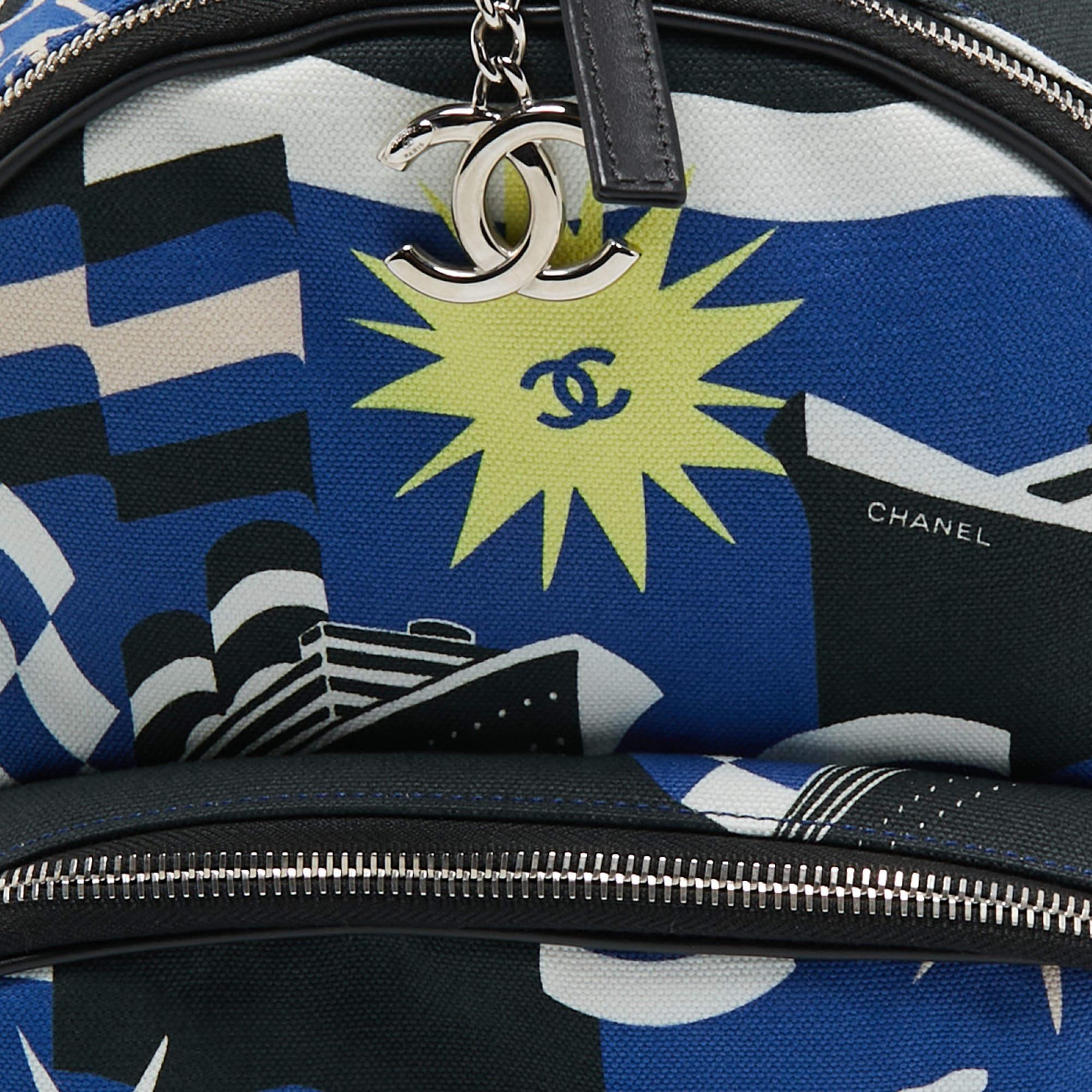 Chanel Mehrfarbiger Rucksack aus bedrucktem Segeltuch La Pausa Bay im Angebot 4