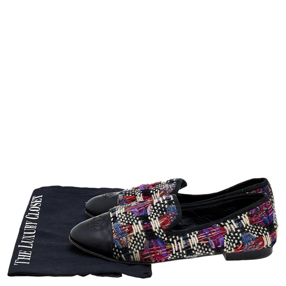 Chanel Multicolor Printed Tweed And Leather Loafers Size 40 In Good Condition In Dubai, Al Qouz 2