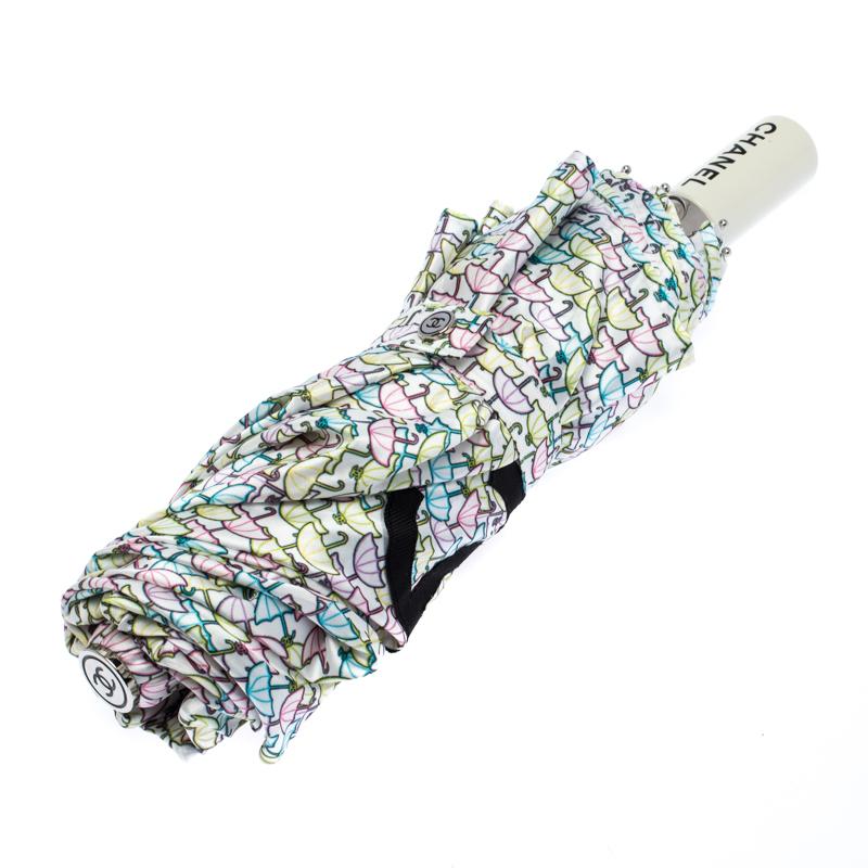 Be it a sunny or rainy day, you can show up in style with this Chanel umbrella. It has been made from 100% polyester and carries a lovely multicolored print throughout. It also flaunts the signature CC logo. Lastly, the functional piece can be
