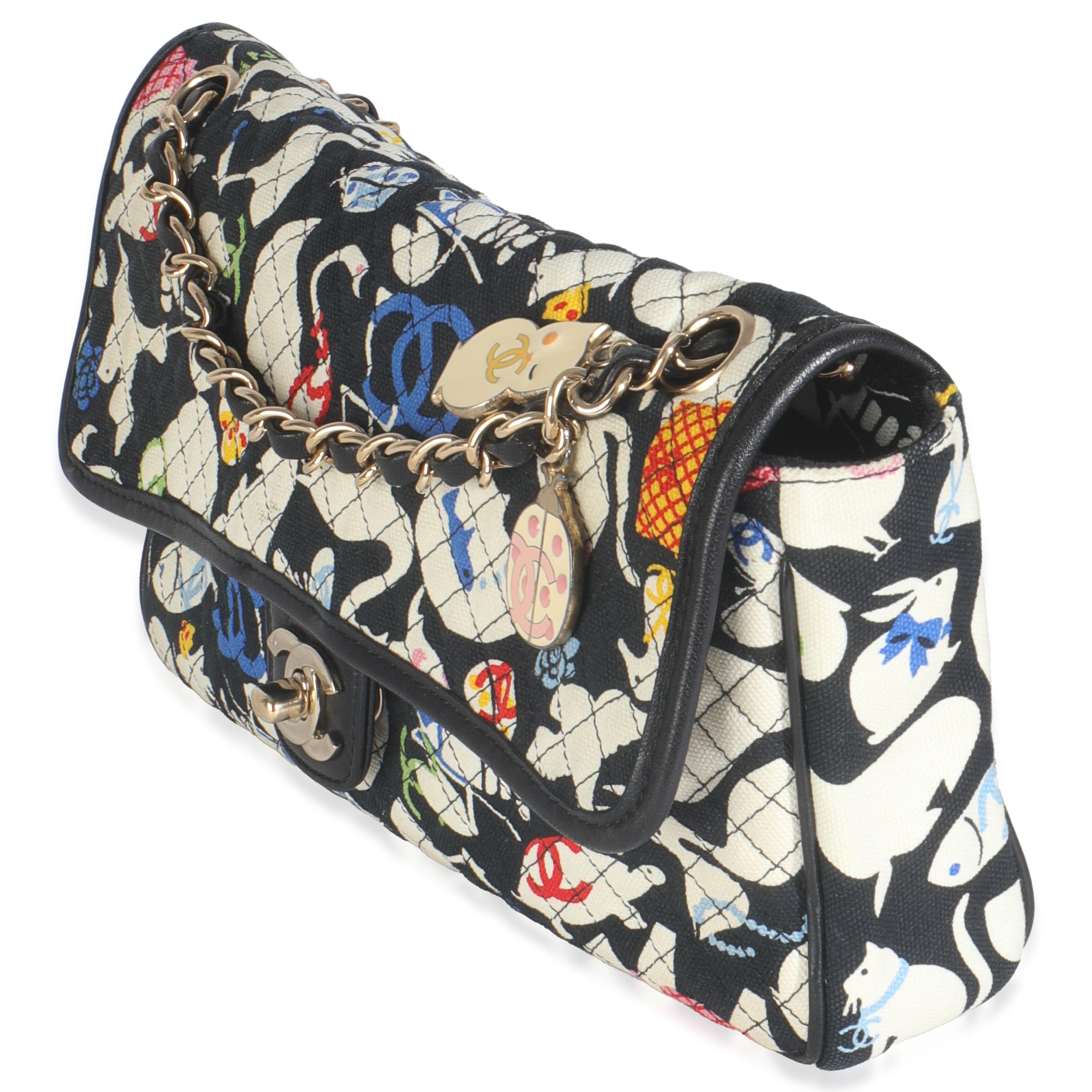 Chanel Bolso con solapa de lona acolchada multicolor con estampado animal en Bueno Estado en New York, NY