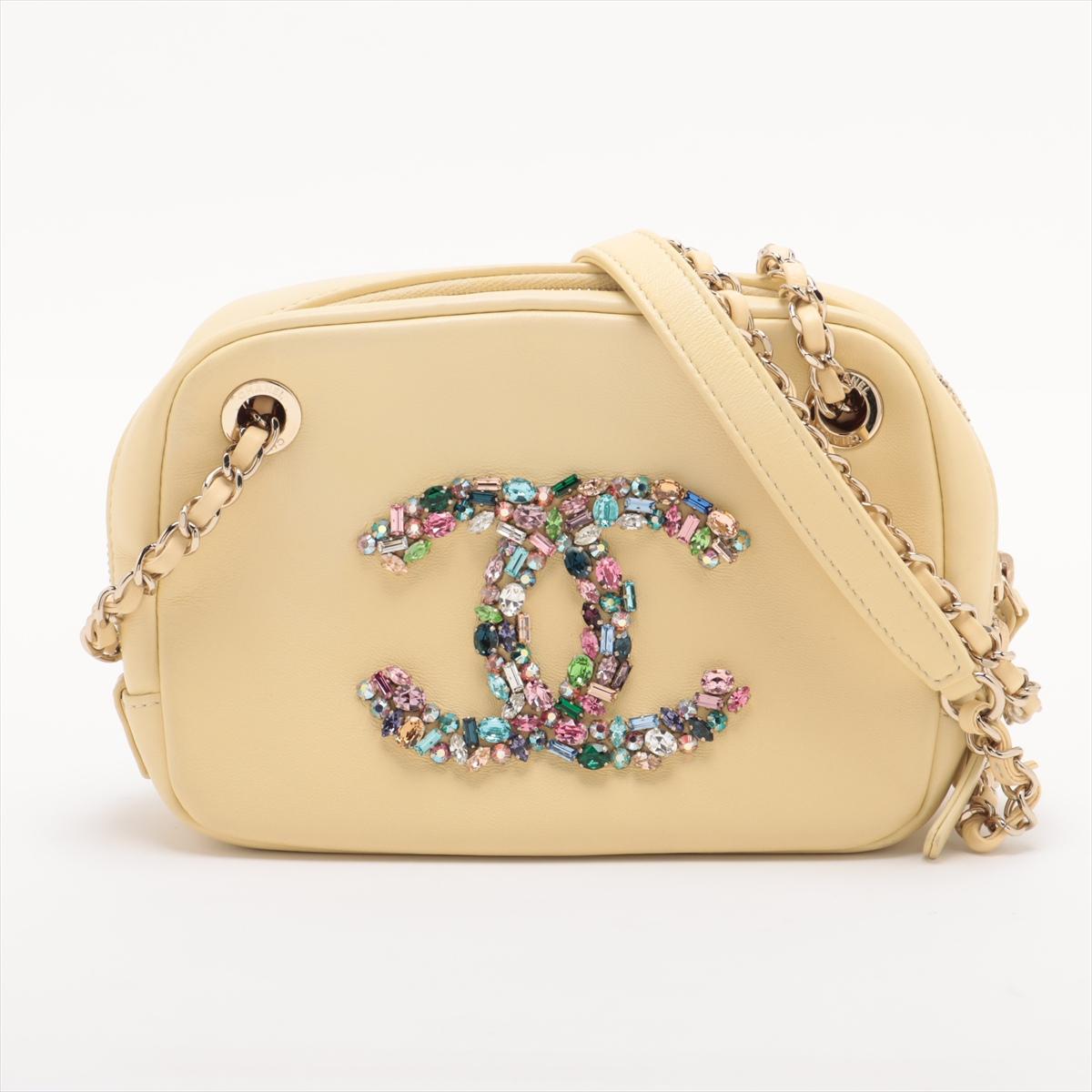 The Chanel Multicolor Rhinestone CC Logo Lambskin Chain Shoulder Bag in Butter Yellow is a stunning and luxurious piece. Crafted from soft lambskin leather, the bag features the iconic CC logo adorned with vibrant multicolored rhinestones, adding a