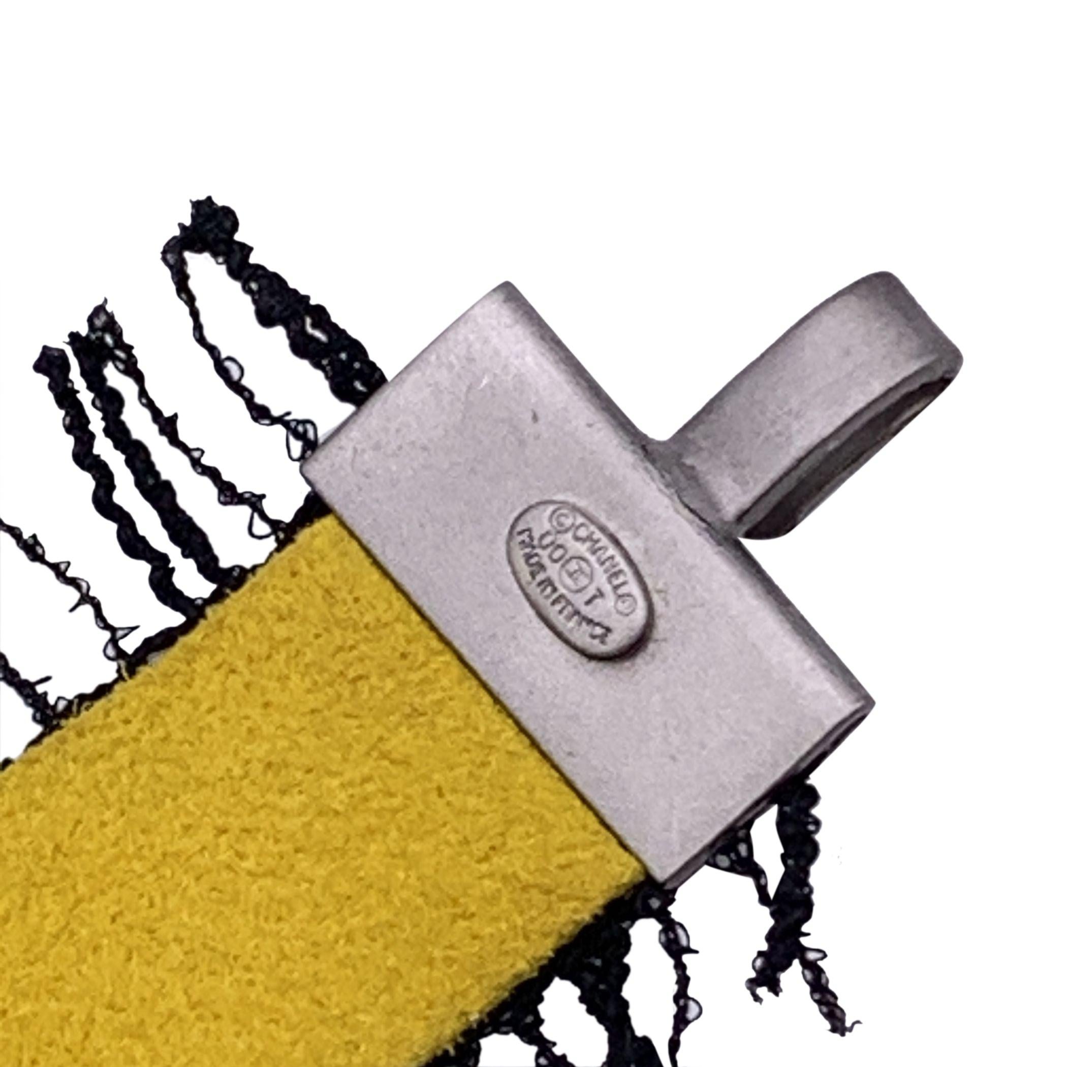 Chanel Collier ras du cou multicolore en daim jaune et dentelle noire Excellent état - En vente à Rome, Rome