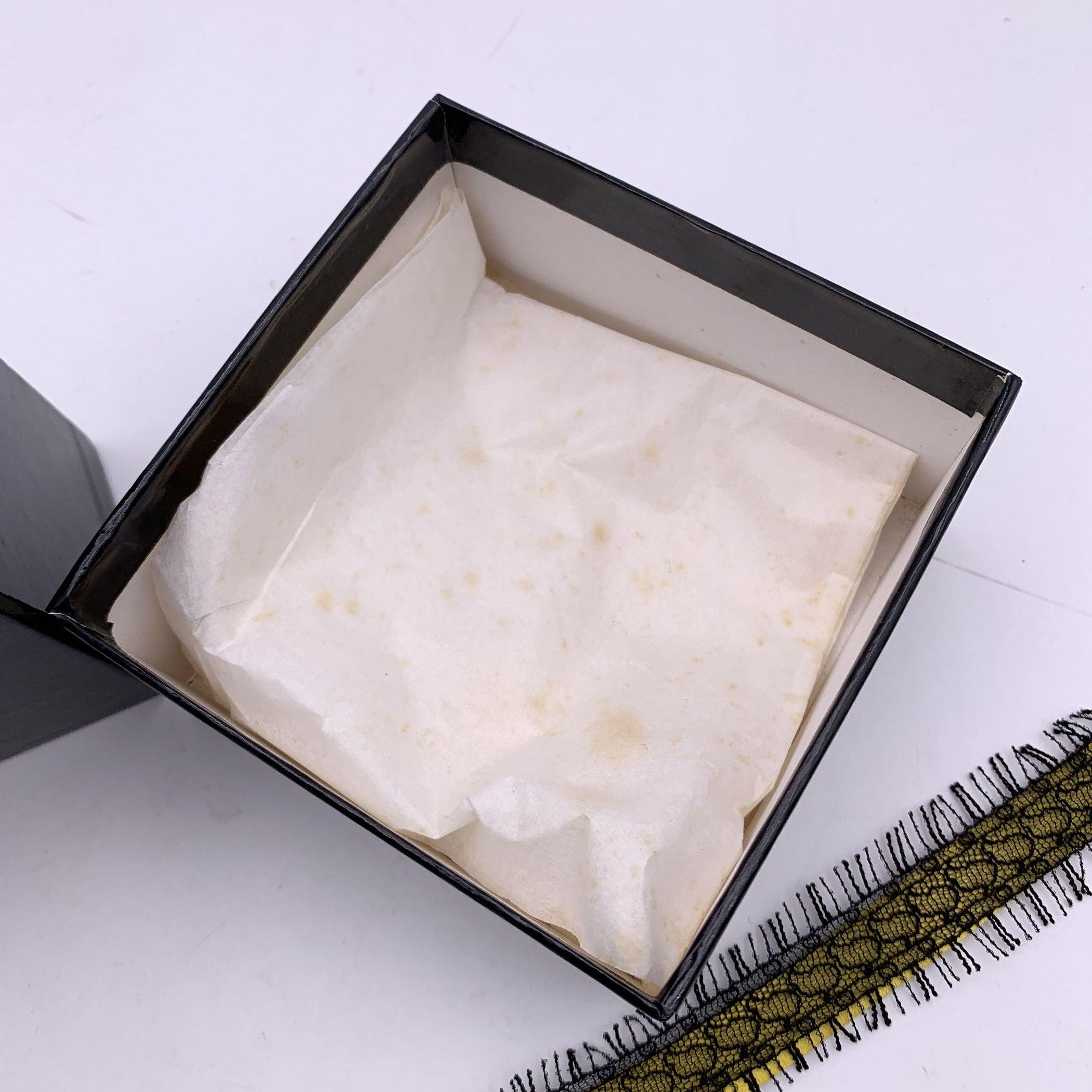 Chanel Collier ras du cou multicolore en daim jaune et dentelle noire en vente 1