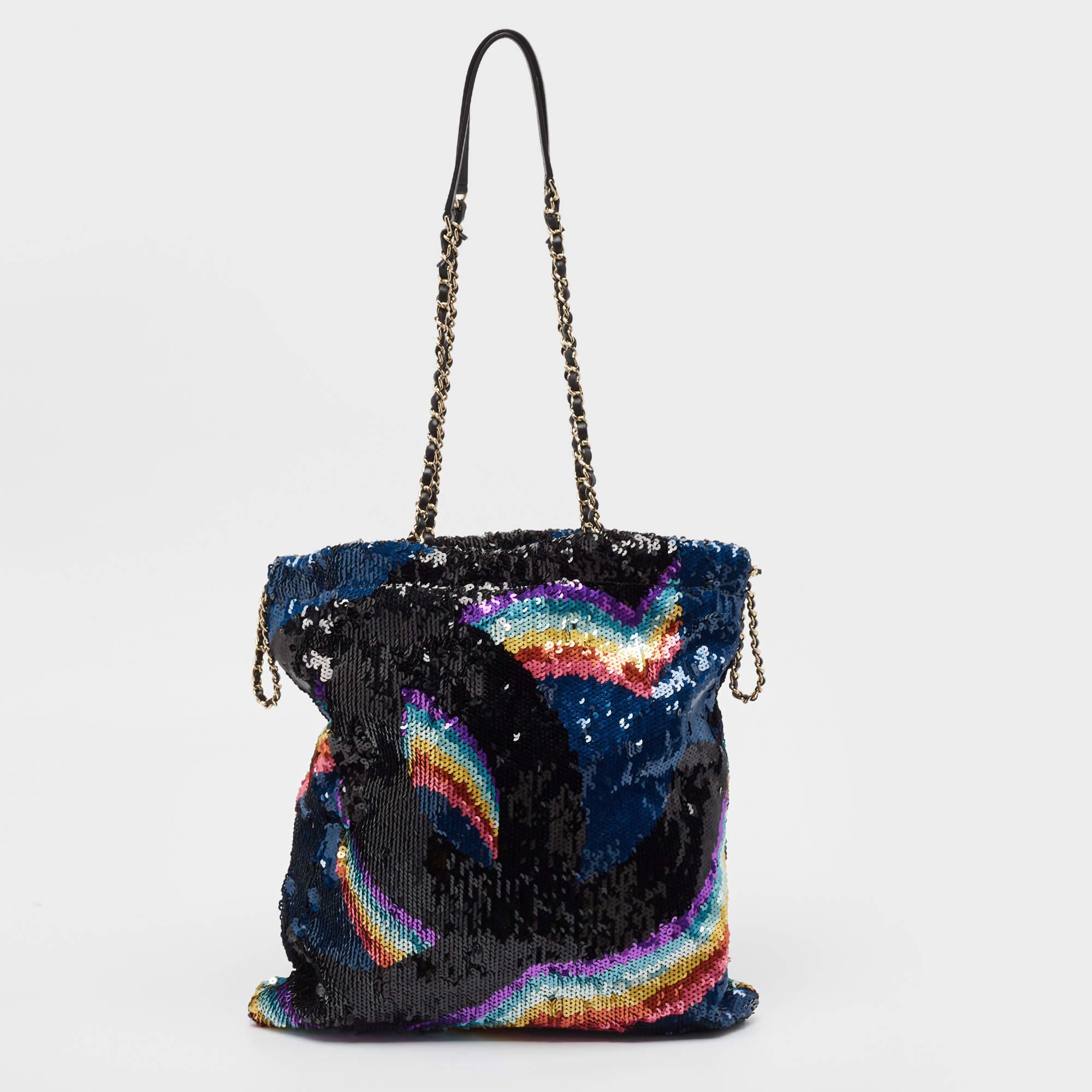 Chanel Multicolor Sequins CC Drawstring Chain Tote In New Condition In Dubai, Al Qouz 2