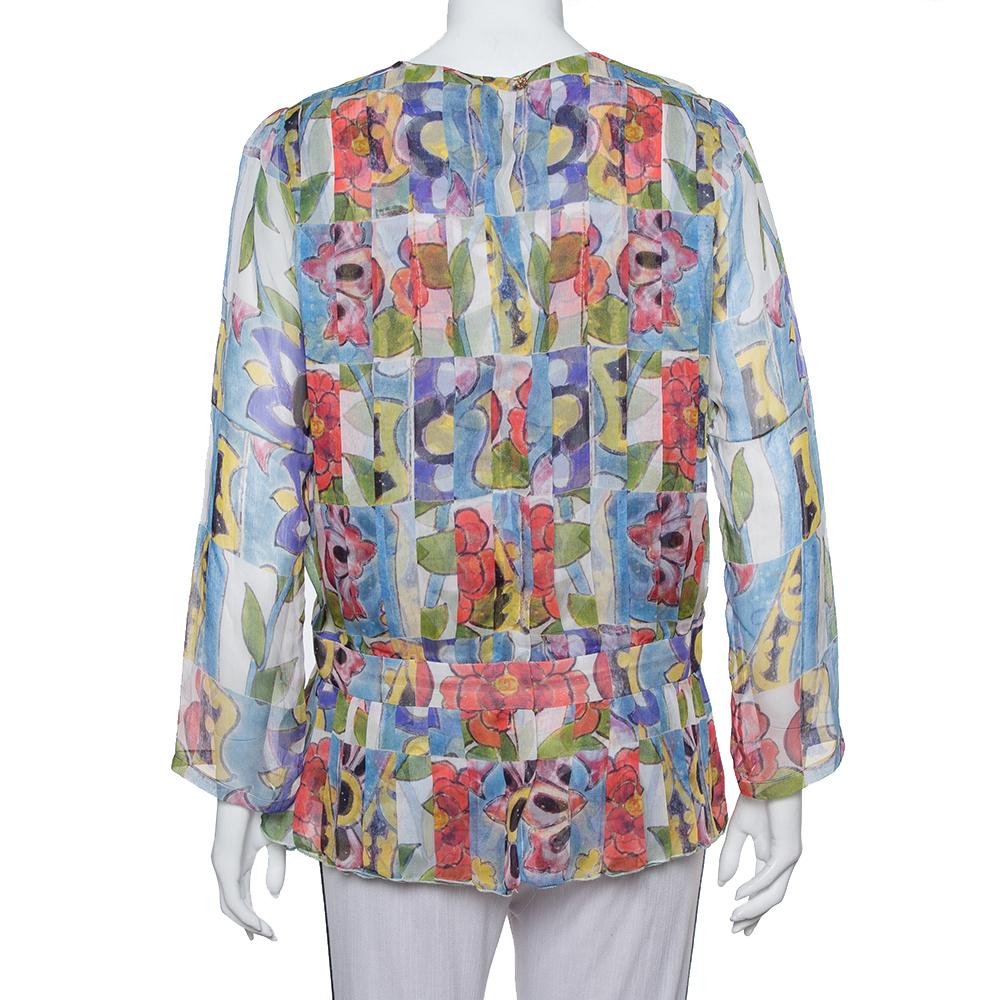From Chanel, this is yet another fabulous top to complement your feminine style. This pleated top is an absolute stunner that pairs well with any outfit variation you are looking for. Made from silk, it features long sleeves and colorful prints.

